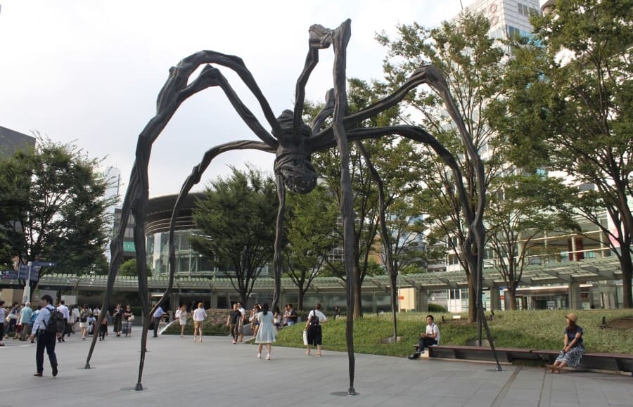 Roteiro de 3 dias em Bilbao: escultura de Louise Borgeouis.