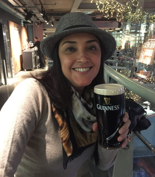 Pint de Guinness no Gravity Bar da Cervejaria Guinness em Dublin.