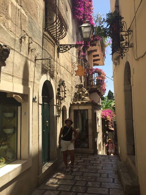 Ruela no centro histórico de Taormina.