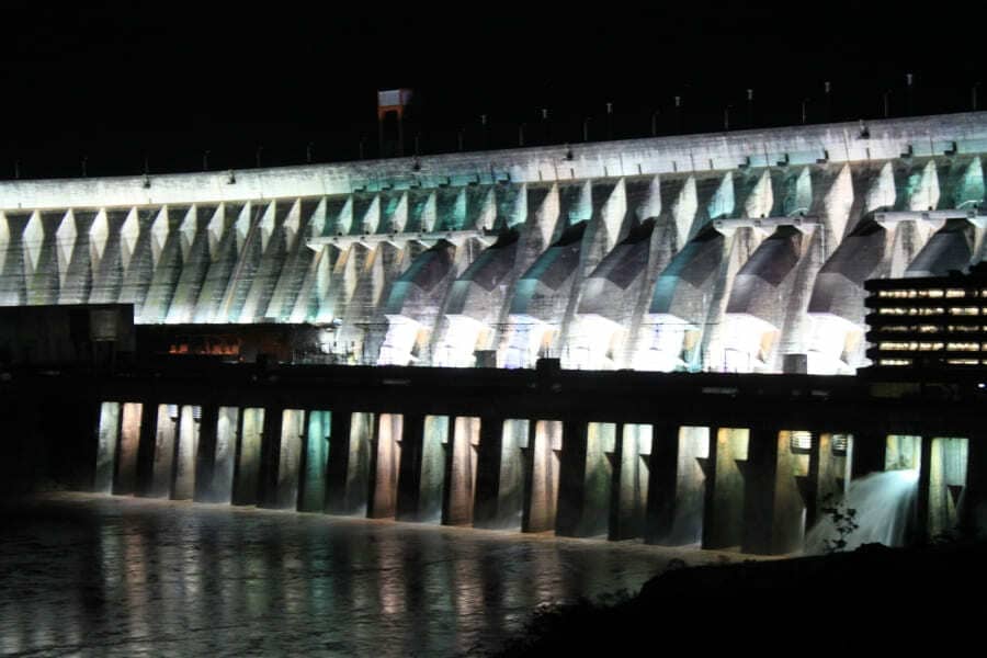 Barragem da Usina de Itaipu em Foz do Iguaçu