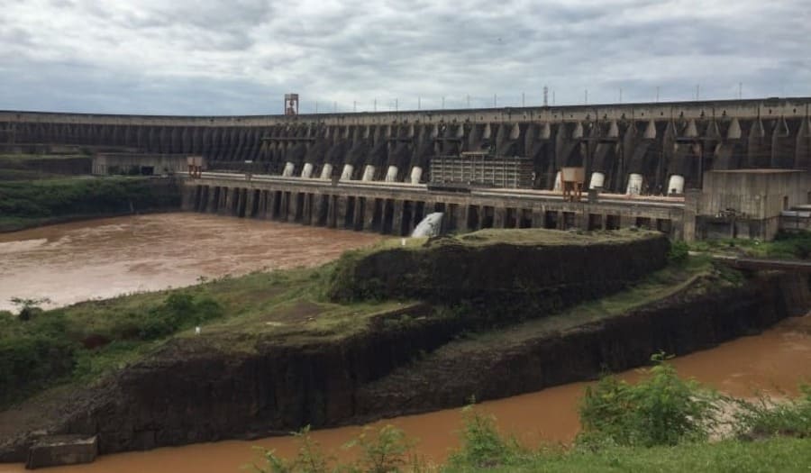 Barragem da Usina de Itaipu em Foz do Iguaçu