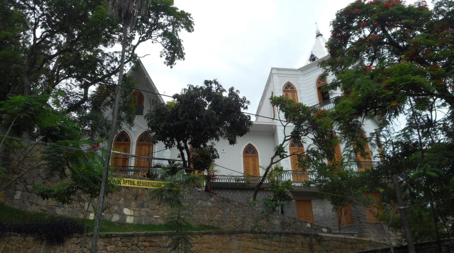 Santa Teresa neighborhood: old villa.