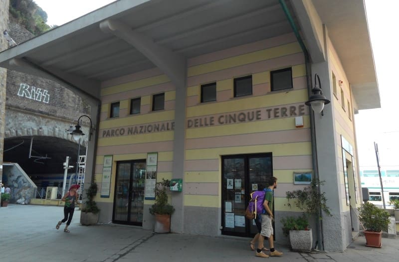 Cinque Terre a partir de La Spezia: estação de trem de Riomaggiore.