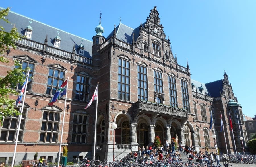 Universidade de Groningen (RUG)