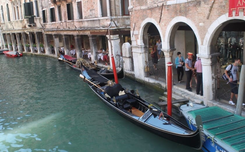 Gôndolas turísticas em Veneza
