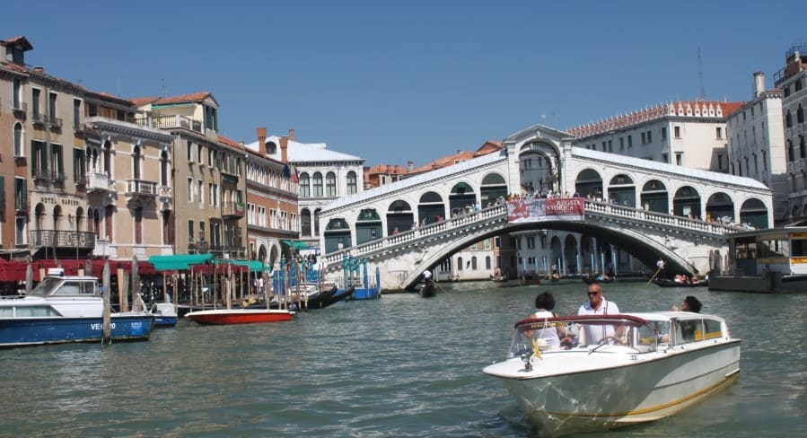 Ponte Rialto: a ponte mais famosa de Veneza.