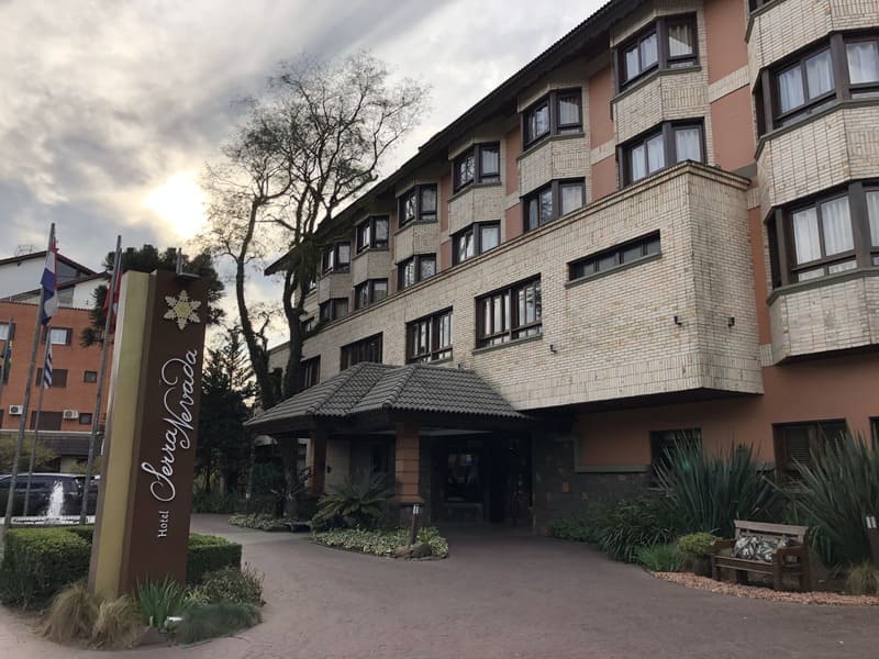 Hotel Serra Nevada no centro de Canela.