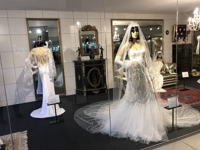 Vestidos de noiva da coleção de Wilka Wolff em exposição no Museu da Moda de Canela.