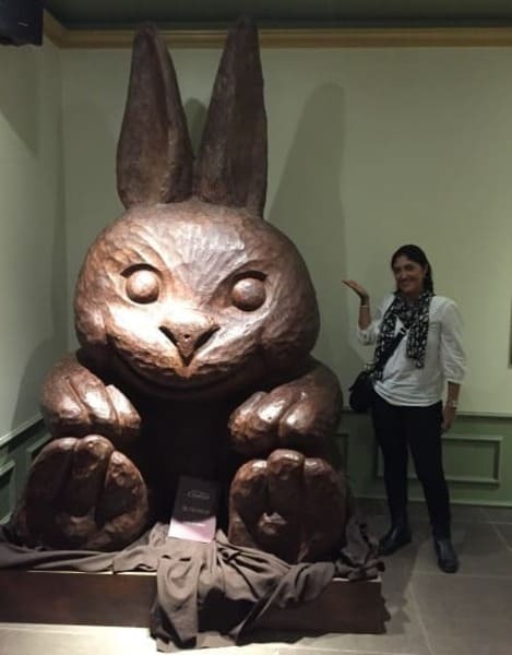O Reino do Chocolate em Gramado possui uma escultura de coelho elaborada com 250 quilos de chocolate.