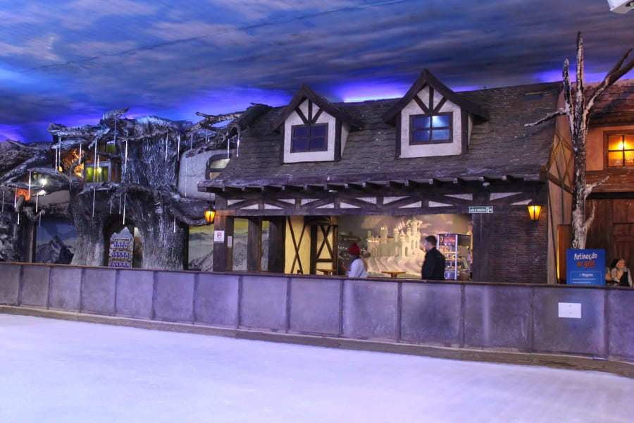 Rinque de patinação do Snowland em Gramado.