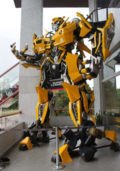 Transformer Bumblebee na entrada do Salão Super Carros de Gramado