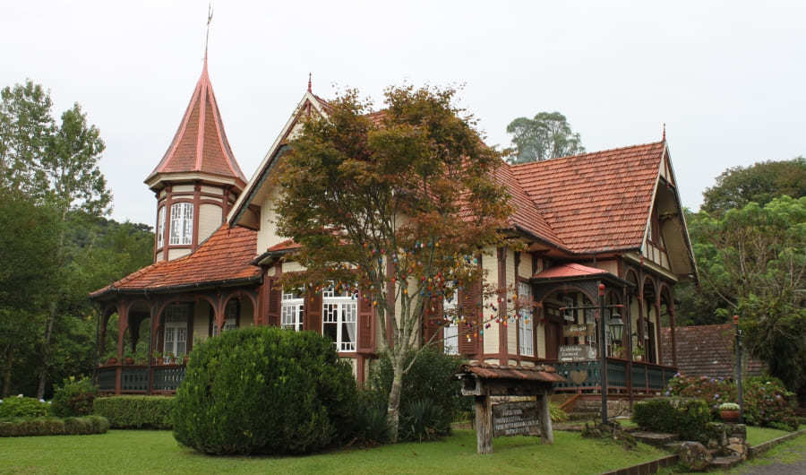 Visita ao Castelinho Caracol durante o City Tour por Gramado e Canela