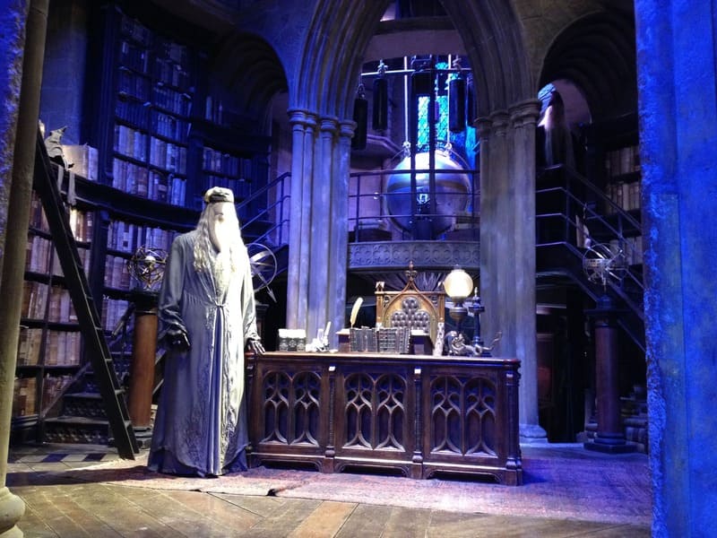 Cenário dos filmes da série Harry Potter nos estúdios da Warner Bros em Londres
