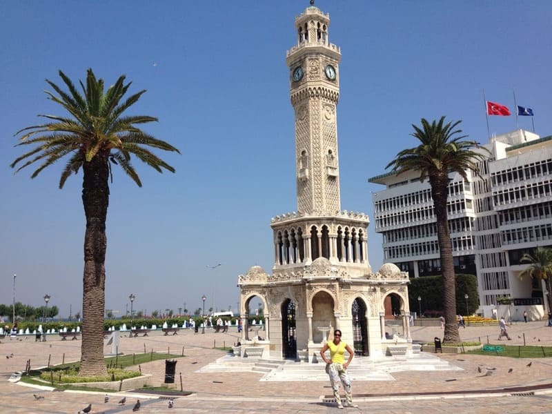 Praça do Relógio no centro comercial de Izmir na Turquia.