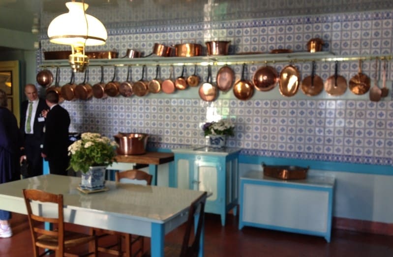 Cozinha da casa de Claude Monet em Giverny