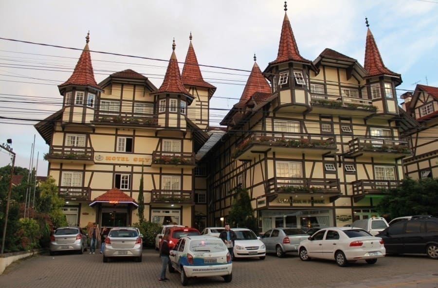 Hotel Sky na Avenida das Hortênsias em Gramado