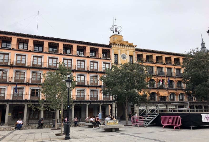 Plaza Zocodover no Centro Histórico de Toledo local de início do roteiro de 1 dia em Toledo.