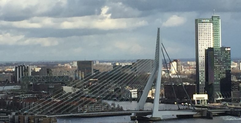 Vista panorâmica de Roterdã a partir da torre de observação da Euromast