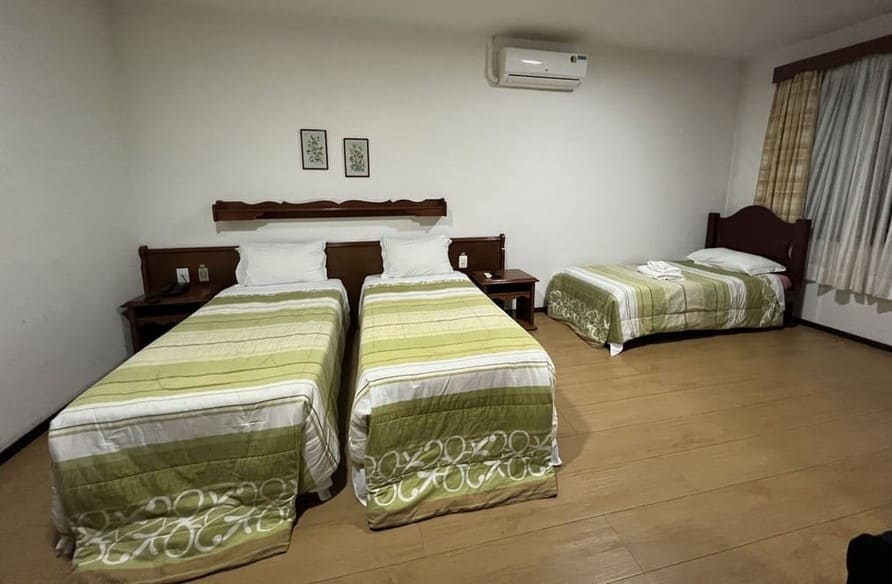 Hospedagem em Pomerode: quarto triplo do Hotel Bergblick