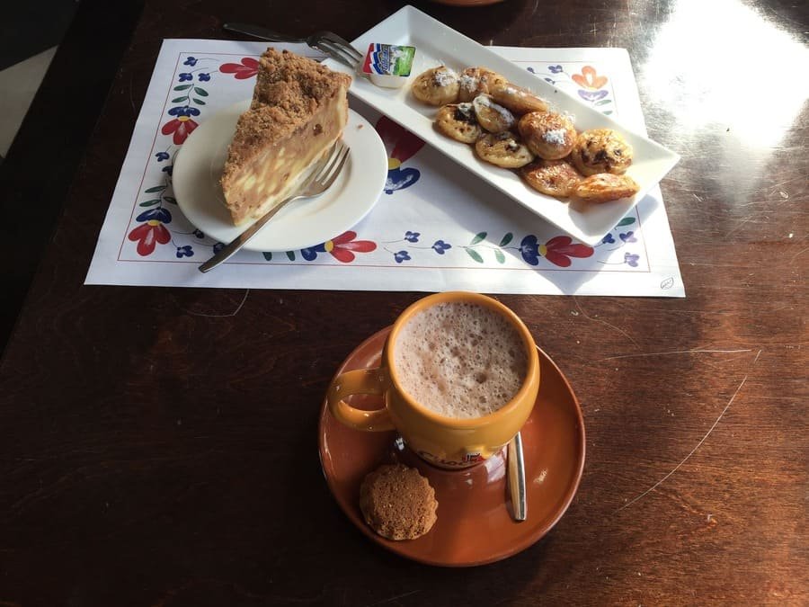 Sobremesas típicas da Holanda: poffertjes e torta de maçã