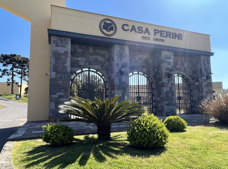 Tour guiado na Casa Perini - portaria da vinícola