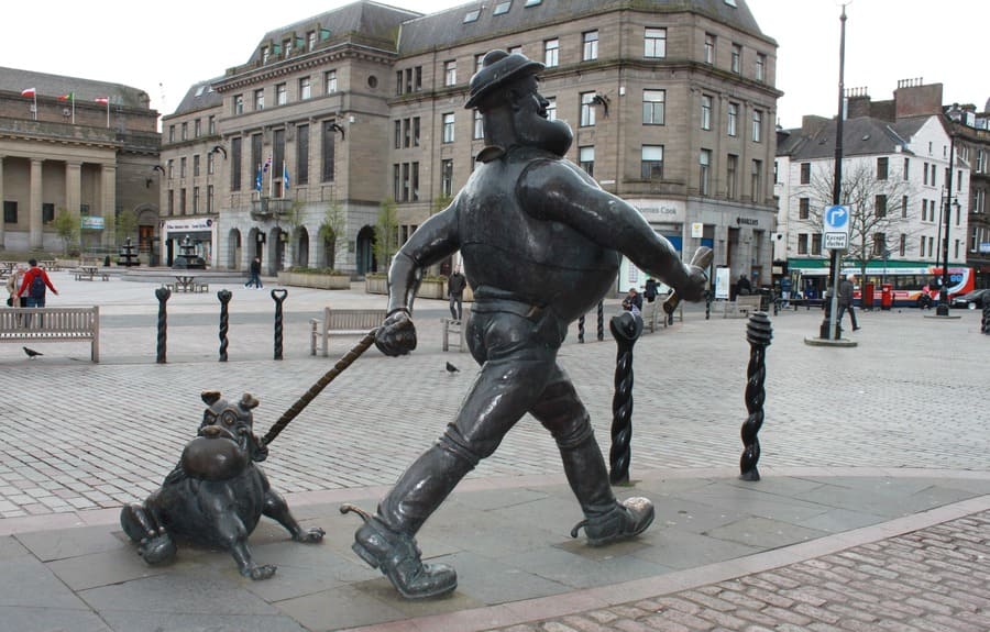 Roteiro de 1 dia em Dundee: estátua de Desperate Dan 