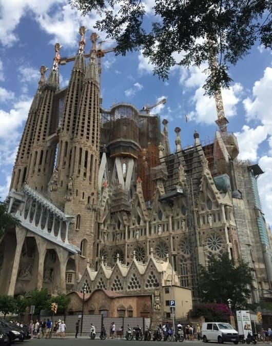 A Sagrada Família é um ícone de Barcelona e uma das igrejas mais deslumbrantes da Espanha.