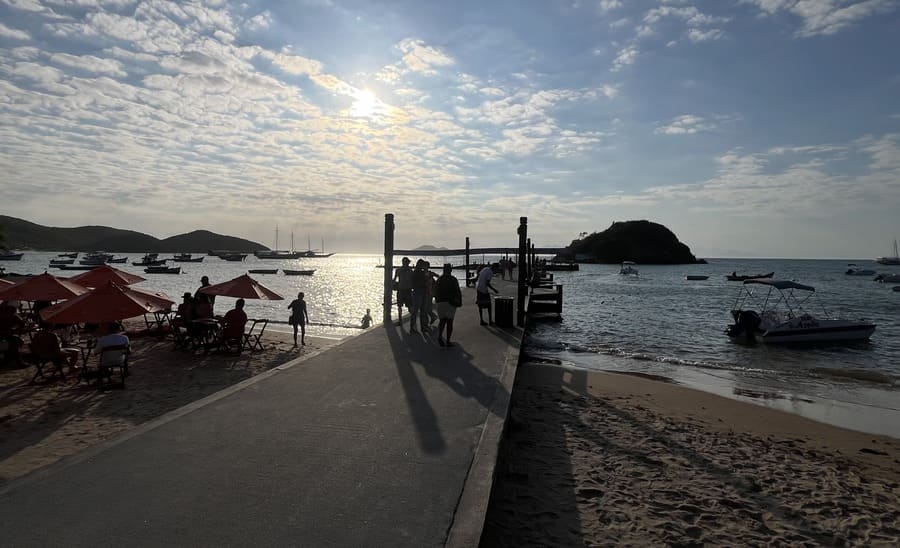 Parada de cruzeiro em Búzios: píer da Praia da Armação