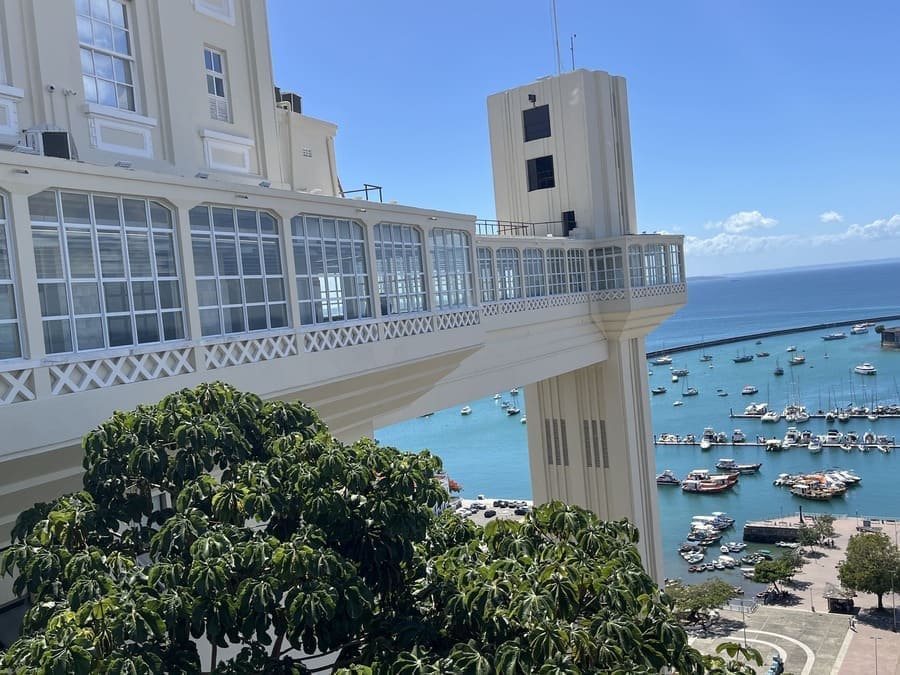 Vista do Elevador Lacerda no Tour histórico panorâmico em Salvador