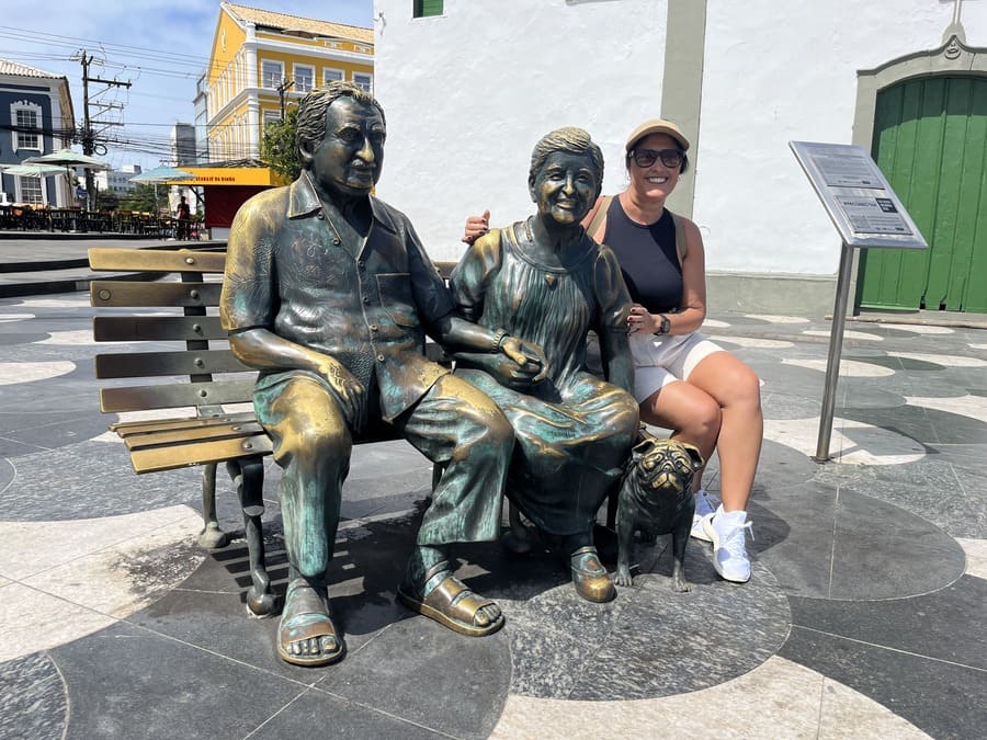 O que fazer em Salvador - Escultura de Jorge Amado e Zélia Gattai