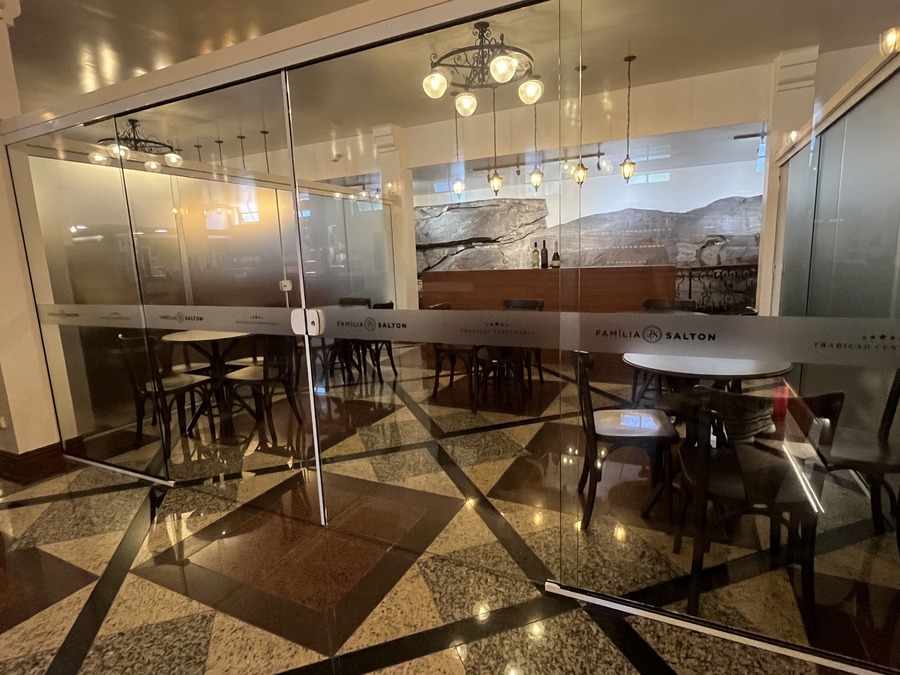 Sala de degustação da Vinícola Salton