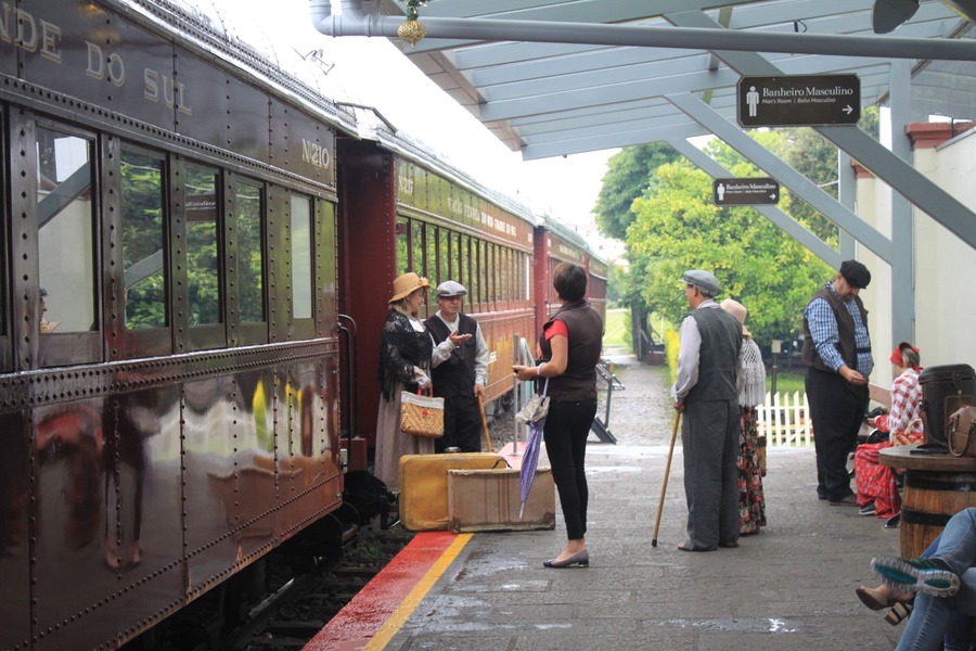 Plataforma de embarque do trem Maria Fumaça em Bento Gonçalves