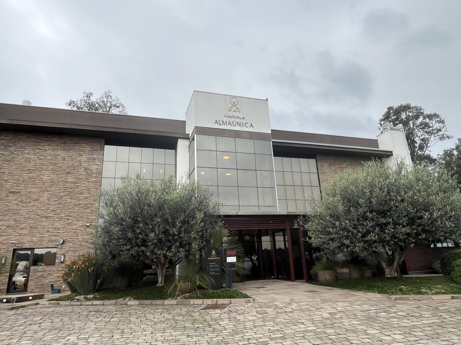 Fachada da Vinícola Almaúnica, em Bento Gonçalves